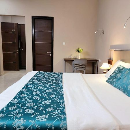 Vamsor Heights 1047 Hotel Гургаон Екстериор снимка