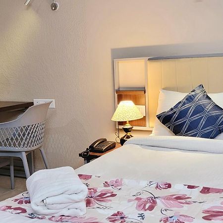 Vamsor Heights 1047 Hotel Гургаон Екстериор снимка