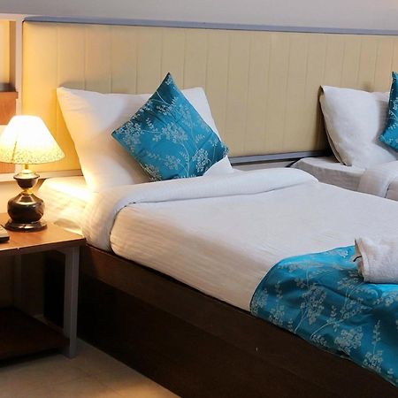 Vamsor Heights 1047 Hotel Гургаон Екстериор снимка