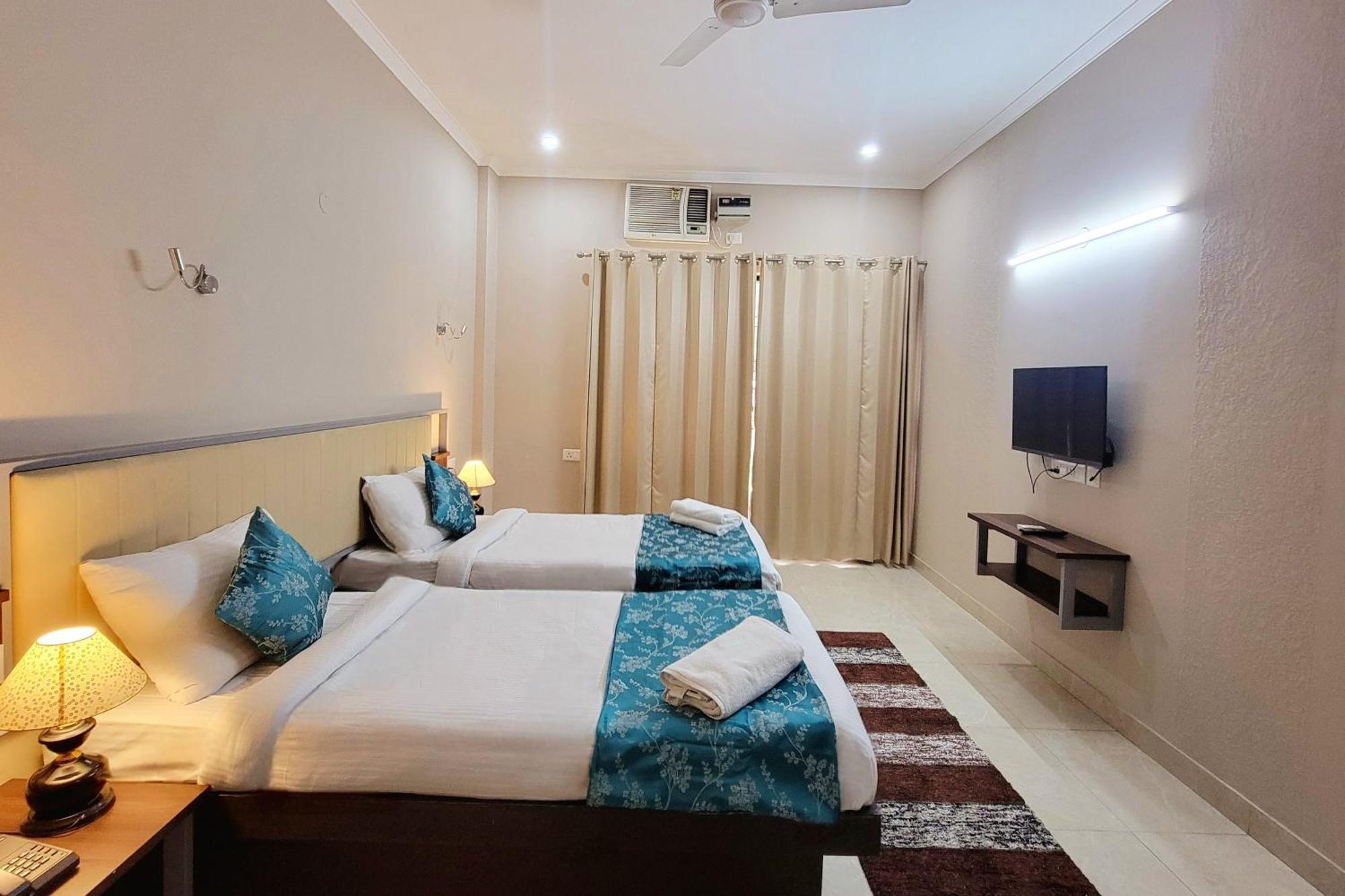 Vamsor Heights 1047 Hotel Гургаон Екстериор снимка