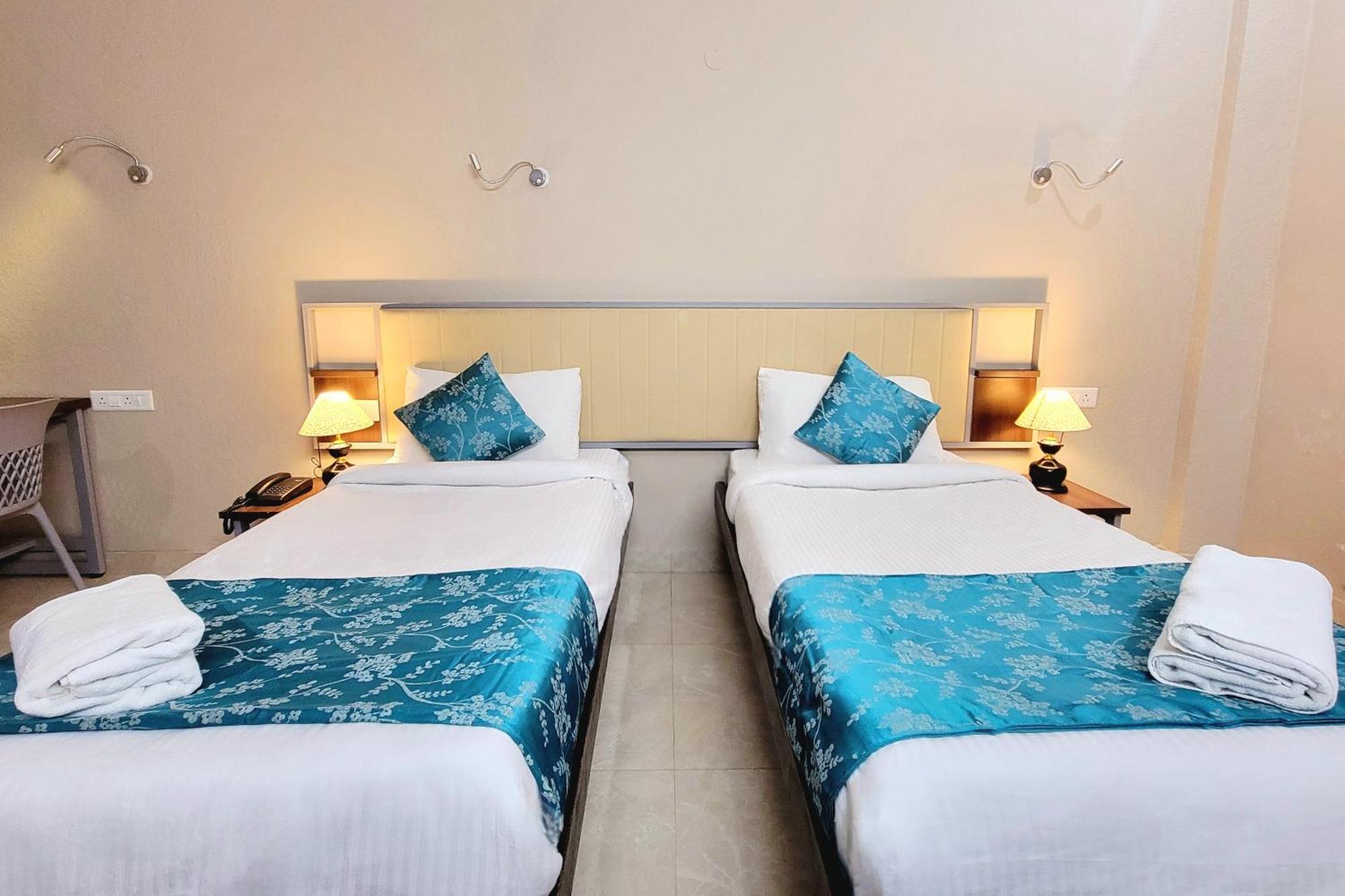 Vamsor Heights 1047 Hotel Гургаон Екстериор снимка