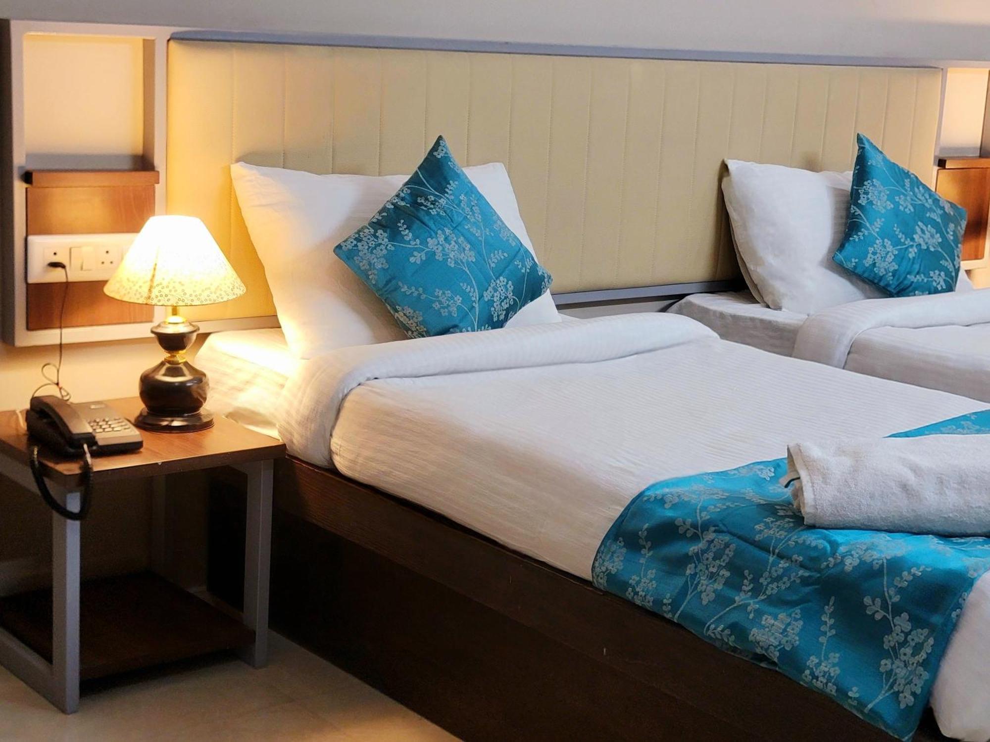 Vamsor Heights 1047 Hotel Гургаон Екстериор снимка
