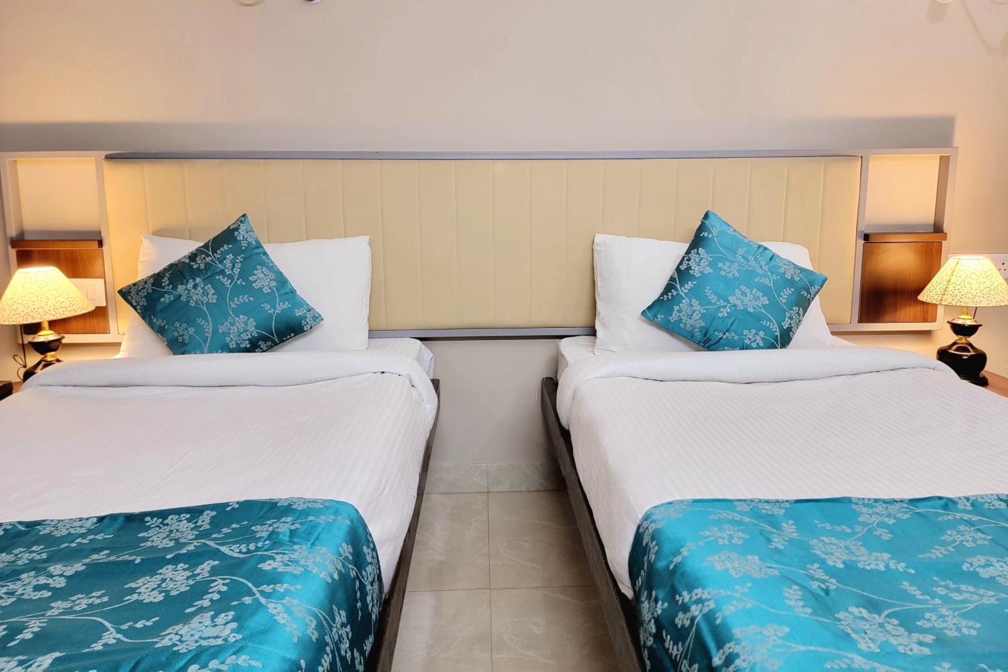Vamsor Heights 1047 Hotel Гургаон Екстериор снимка