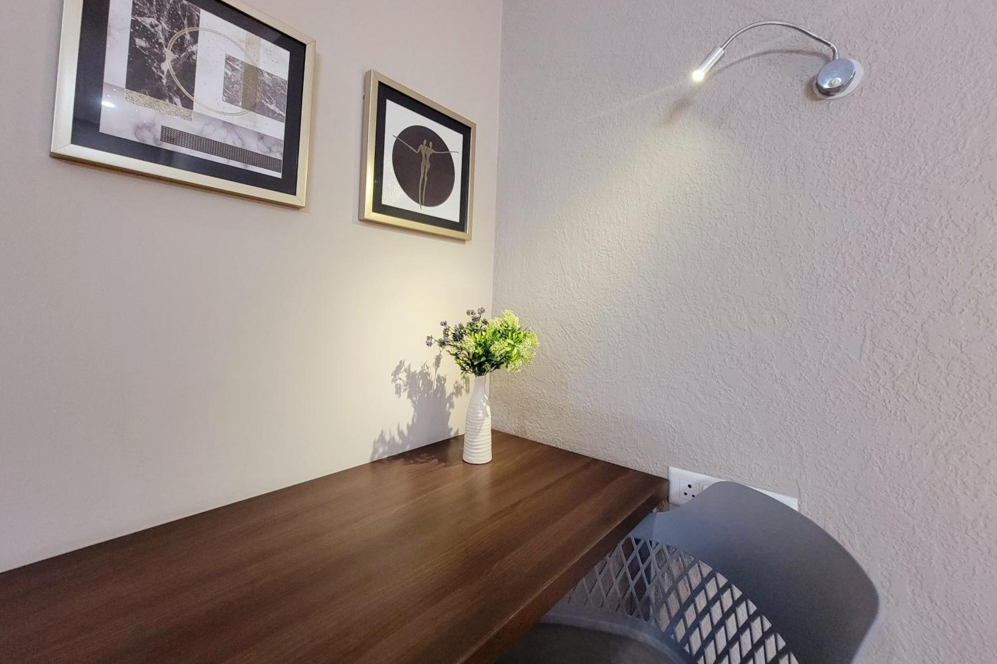 Vamsor Heights 1047 Hotel Гургаон Екстериор снимка
