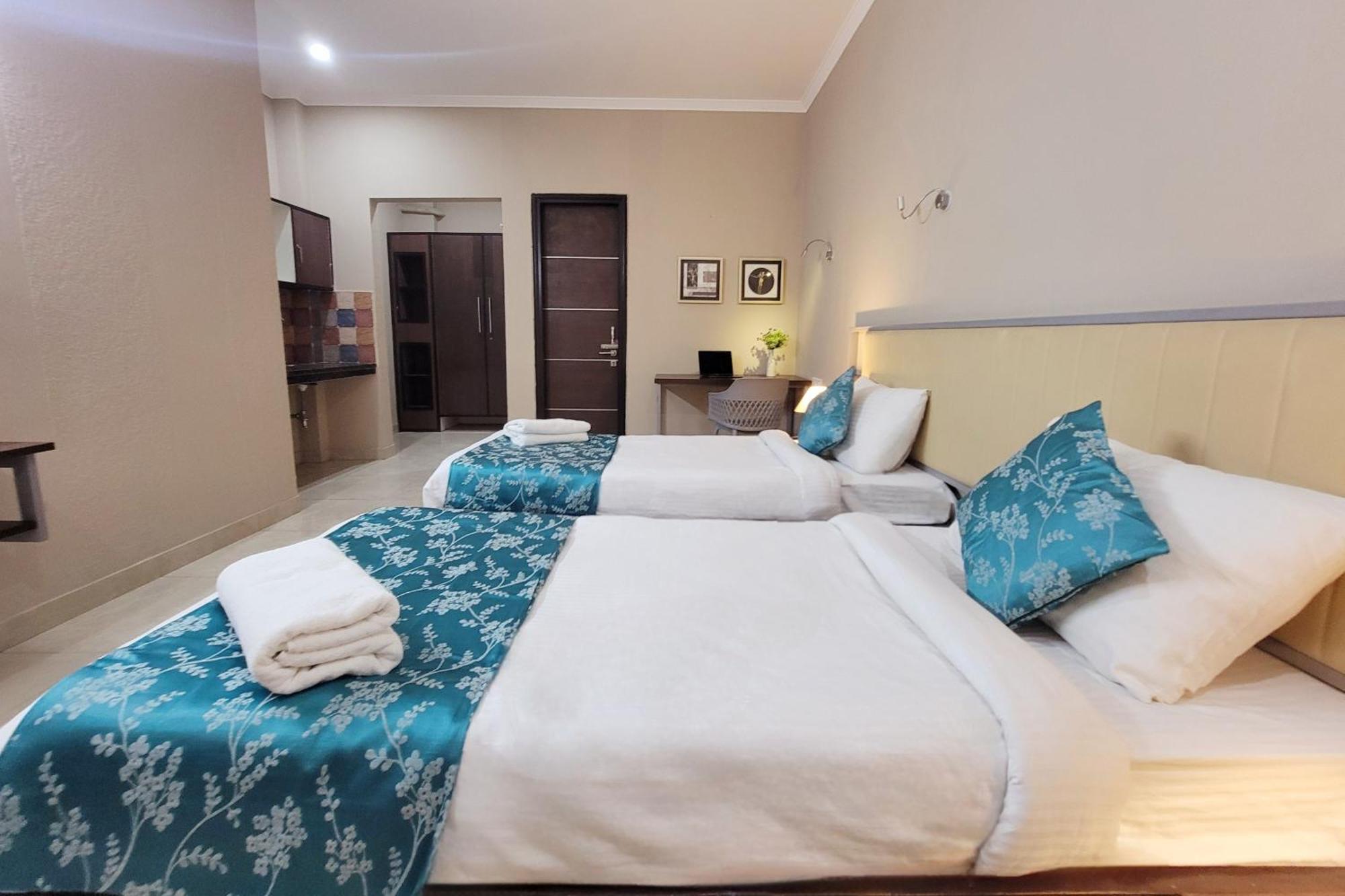 Vamsor Heights 1047 Hotel Гургаон Екстериор снимка