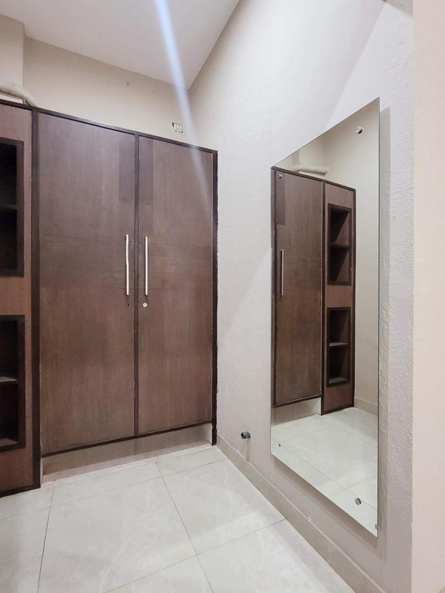 Vamsor Heights 1047 Hotel Гургаон Екстериор снимка